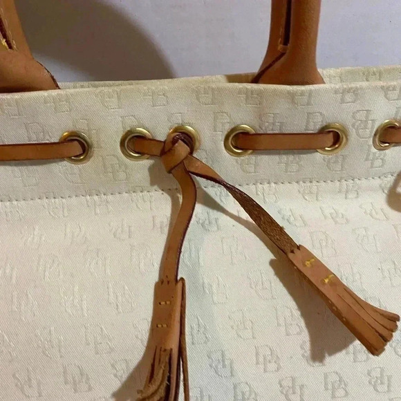 Dooney Bourke white canvas leather satchel handbag - Picture 3 of 15